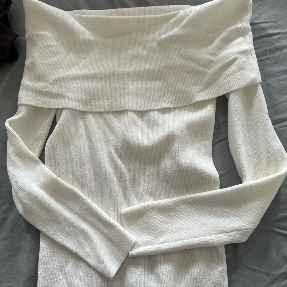 Elegant Off-Shoulder White Sweater Nola sweater from Aritzia